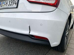 Besch&auml;digte Hecksto&szlig;stange