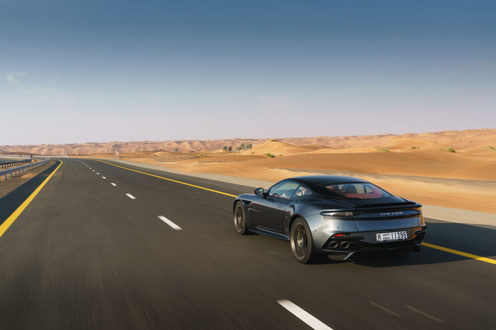 aston martin dbs superleggera 09