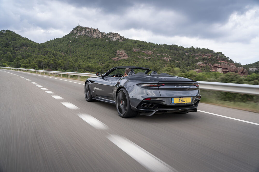 aston martin dbs superleggera volante 02