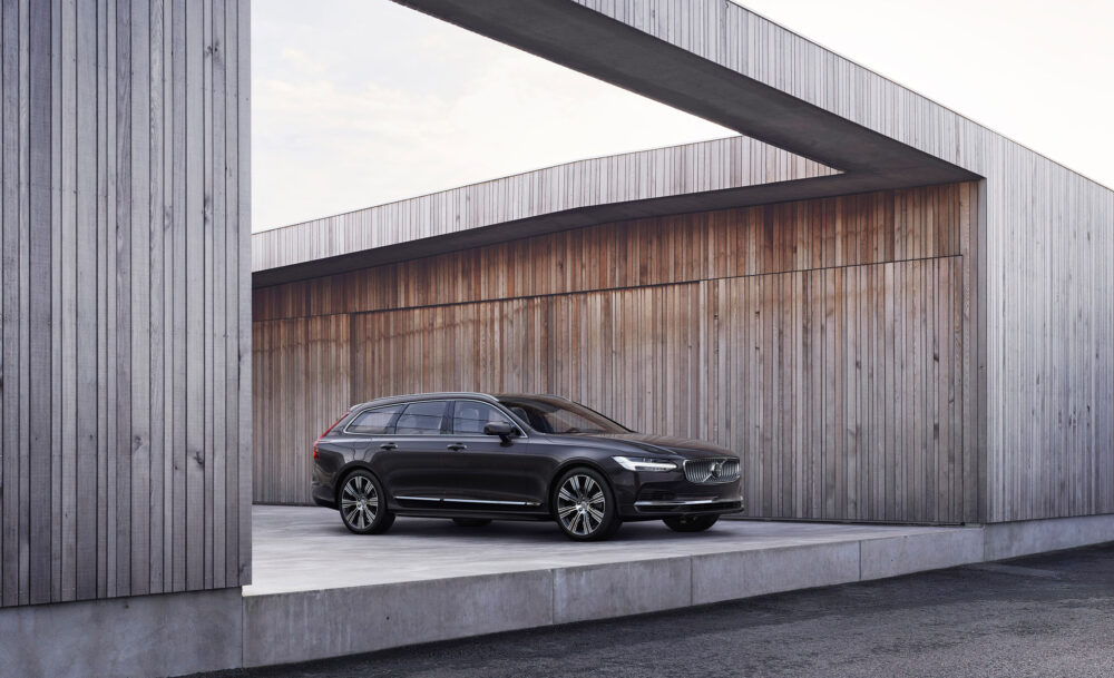 The refreshed Volvo V90 Recharge T8 plug in hybrid in Platinum G