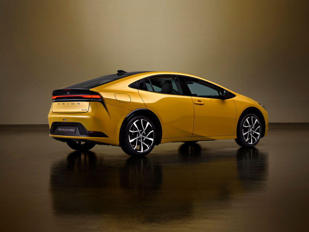 toyota prius plugin 02